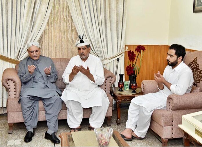 President Asif Ali Zardari offering Fateha for Captain Muhammad Osama bin Arshad Shaheed, during his visit to Shaheed's family home