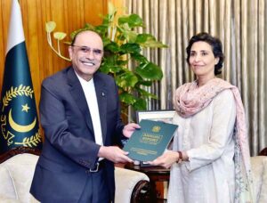 The Federal Ombudsperson, Ms. Fauzia Viqar, presented the Federal Ombudsman Secretariat for Protection Against Harassment (FOSPAH)'s Annual Report for the year 2022-23 to the President Asif Ali Zardari during a call on at Aiwan-e-Sadr.