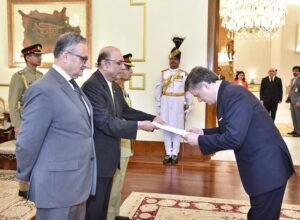 Ambassador-designate of Argentina, Sebastian Sayus presenting his diplomatic credentials to President Asif Ali Zardari at Aiwan-e-Sadr.