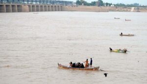 A large number of people are enjoying the cloudy weather at the Indus River
