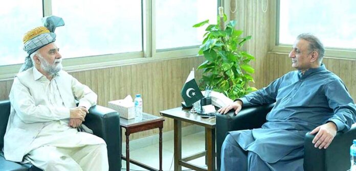 Senior IPP leader from Khyber Pakhtunkhwa Ghazi Gulab Jamal calls on the President of IPP and Federal Minster for Privatisation, Investment Board and Communications Abdul Aleem Khan