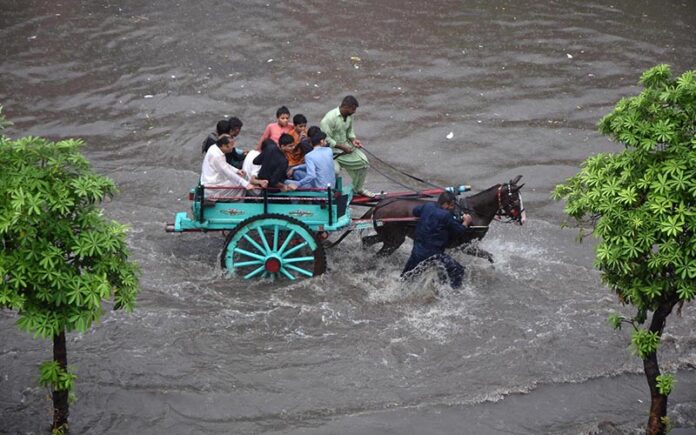 Vehicles passing through accumulated water on the road during rain in the Provincial Capital