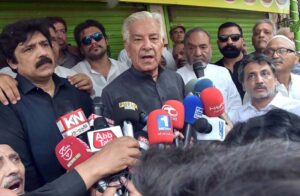 Defence Minister Khawaja Mohammad Asif talking to media persons at Adda Pasrurian during Ashura procession on 10th of Muharramul Harram.
