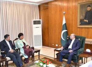 President Asif Ali Zardari welcoming the Secretary-General of Commonwealth, Ms Patricia Scotland, at Aiwan-e-Sadr.