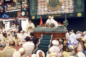 Sindh Chief Minister Syed Murad Ali Shah joins the Boraha community at Taheri Masjid to hear the sermon of Syedna Mufaddal Saifuddin, the spiritual leader of the Bohra community