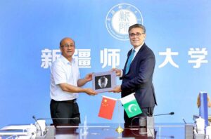 Ambassador of Pakistan to China H.E. Khalil Hashmi a productive interaction with Umajogn Ali, President of Xinjiang Normal University. The Ambassador also briefed about activities undertaken by the Urdu Language Center of the University. He glad to see Pakistani students doing well at the university.