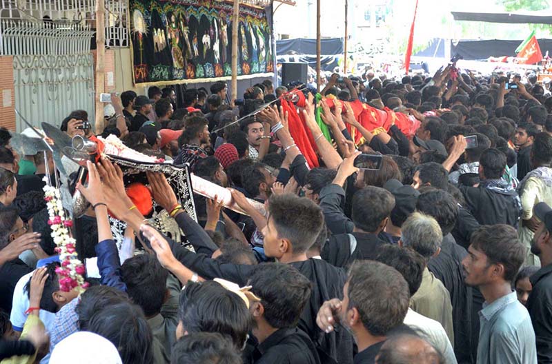 A large number of mourners attending procession on 9th Muharram ul ...