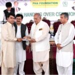 Federal Minister for Housing & Works Mian Riaz Hussain Pirzada handing over house keys to the allottees of flats in sector 1-16/3