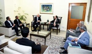 Federal Minister for Finance & Revenue Senator Muhammad Aurangzeb in a meeting with Group Chief Executive of Standard Chartered Bank PLC Mr. Bill Winters.