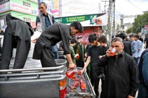 Volunteers offering drink at sabeel during the Ashura procession on 10th of Holy Month of Muharram-ul-Harram. Muharram is the mourning month in remembrance of the martyrdom (Shahadat) of Hazrat Imam Hussain (RA), the grandson of the Holy Prophet Mohammad (PBUH).