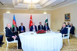 PM proposes tripartite mechanism to further strengthen Pakistan-Turkiye-Azerbaijan economic, commercial cooperation