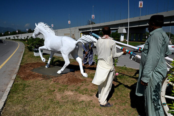 CDA workers installing Horse Cart replica at Rawal Chowk during beautification of the city