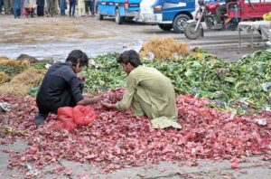 A vendor busy in frying ‘Tawa Kaleji’ for customers at his roadside setup