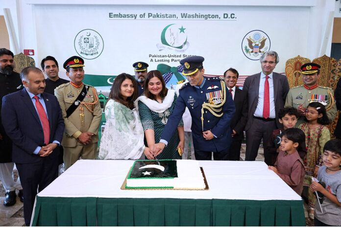 Charge d’Affaires Dr. Fareha Bugti along with officials and Pakistani diaspora cut cake in a ceremony to commemorate the Independence Day of Pakistan at the Embassy of Pakistan