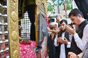 Governor Khyber Pakhtunkhwa Faisal Karim Kundi offering Fateha at the shrine of Bibi Pak Daman.
