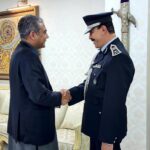 Federal Minister for Interior Mohsin Naqvi shaking hands with the Commander of Iraq's Rapid Response Unit Lieutenant General Dr Tahmeir Ismail