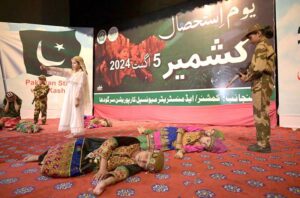 Students are performing tableau on the occasion of Youm-e-Istehsal Kashmir (Exploitation Day) organized by Education Department at Sargodha Arts Council