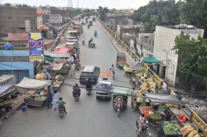 Illegal encroachments on the Double Phatak flyover: Various stalls obstruct pedestrians and motorists, demanding urgent attention from the authorities