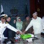 Divisional Commissioner Madam Silwat Saeed flanked by Regional Police Officer (RPO) Dr Abid Khan, Deputy Commissioner (DC) Abdullah Nayyar Sheikh, City Police Officer (CPO) Kamran Adil and former parliamentarian Hajji Akram Ansari is cutting cake during a ceremony arranged at commissioner complex for the Independence Day celebrations