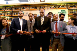 Federal Minister for Planning and Development, Ahsan Iqbal cutting ribbon to inaugurate Textile Asia Exhibition at Expo Center