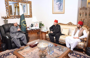 Nawab of Bahwalpur, Nawab Salah-ud-Din Ahmed Abbasi, along with his son, calls on President Asif Ali Zardari, at Aiwan-e-Sadr.