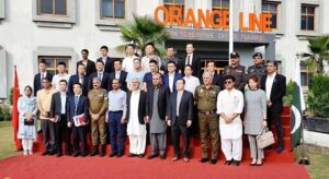 Interior Minister Mohsin Naqvi in a group photo with delegation of Chinese businessmen led by Consul General Zhao Shiren.