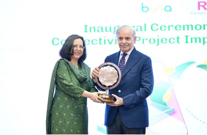 Prime Minister Muhammad Shehbaz Sharif presenting a memento to Dr. Anita Zaidi, President, Gender Equality Division, Gates Foundation at the inaugural ceremony of Buna-Raast Connectivity Project Implementation Phase