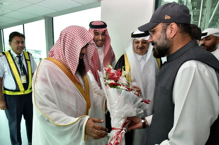 Federal Minister for Religious Affairs and Interfaith Harmony, Chaudhry Salik Hussain, warmly welcomes Sheikh Dr. Salah Al-Budair, the Imam of Masjid Nabawi, at Islamabad International Airport