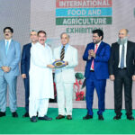 Prime Minister Muhammad Shehbaz Sharif presenting awards to the best performing exporters of the Food and Agriculture sector at the 2nd International Food & Agriculture Exhibition