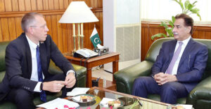 Speaker National Assembly Sardar Ayaz Sadiq receiving Ambassador of Belarus Mr. Andrei Metelitsa at Parliament House.