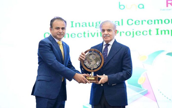 Prime Minister Muhammad Shehbaz Sharif presenting a memento to Waqas ul Hassan, CEO Karandaaz at the inaugural ceremony of Buna-Raast Connectivity Project Implementation Phase