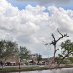 An attractive view of clouds hovering over the sky in the city