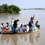 Flood affected people of Katcha area of Indus River shifting to safer place near Rahman Kalhoro village