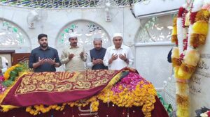 Interior Minister Mohsin Naqvi offering Fateha at the shrine of Hazrat Ali bin Usman Data Ganj Bakhash Hijveri (RA).