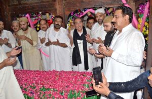 Caretaker of the Shrine, Makhdoom Zain Hussain Qureshi, lays a flower wreath to inaugurate the three-day 785th Urs celebrations of Hazrat Bahauddin Zakariya (R.A).