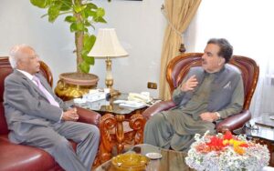 Ex Governor State Bank, Ishrat Hussain calls on Governor Balochistan, Jaffar Khan Mandukhail at Governor House.