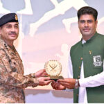To honour Olympian Arshad Nadeem’s historic achievement, Chief of Army Staff (COAS) General Syed Asim Munir, NI (M) hosted a ceremony at Army Auditorium GHQ. COAS presents shield to the national hero