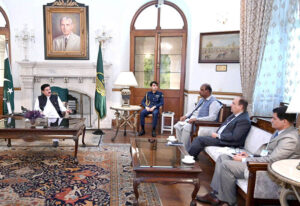 Governor Khyber Pakhtunkhwa Faisal Karim Kundi exchanging views with Managing Director/CEO Sui Northern Gas Pipelines Limited (SNGPL) Amer Tufail at Governor House.