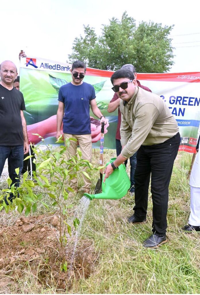 Faisal Rasheed Ghauri and senior colleagues from Allied Bank Limited kick off the 'Clean and Green Islamabad' plantation drive at Fatima Jinnah Park
