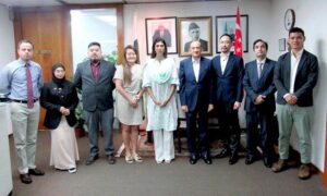 High Commissioner, Rabia Shafiq in a group photo with the delegation of Singapore Business Federation at Pakistan High Commission Singapore.
