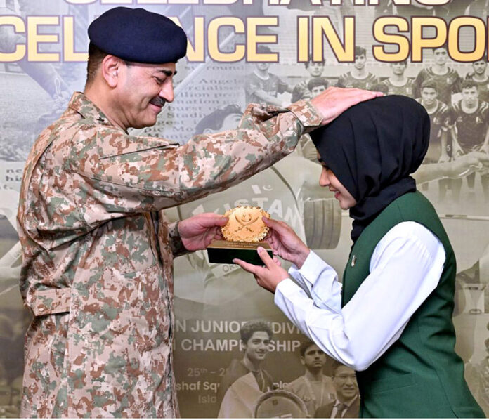 To honour Olympian Arshad Nadeem’s historic achievement, Chief of Army Staff (COAS) General Syed Asim Munir, NI (M) hosted a ceremony at Army Auditorium GHQ. The event was attended by sports teams and legendary olympians including 1984 Olympic and National Hockey Teams, National Cricket Team, Street Football Team, Army Polo Team, Visually Impaired Cricket and Women Goal Ball Teams, Medal Winners of Common Wealth, SAF and Asian Games and participants of Paris Olympics 2024. Notable legends included Jehangir Khan, Isalah Ud Din, Shahbaz Senior, Sohail Abbas, Muhammad Asif and Aisam-ul-Haq. The event was also attended by Arshad Nadeem’s close relatives, associates and coaches
