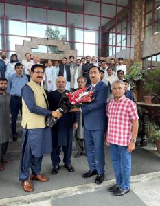 Syed Qamar Raza, chairman board of governor’s overseas Pakistanis Foundation met Sardar Zahoor Iqbal chairman Pakistan Business Forum, France to discuss business opportunities for overseas Pakistanis.