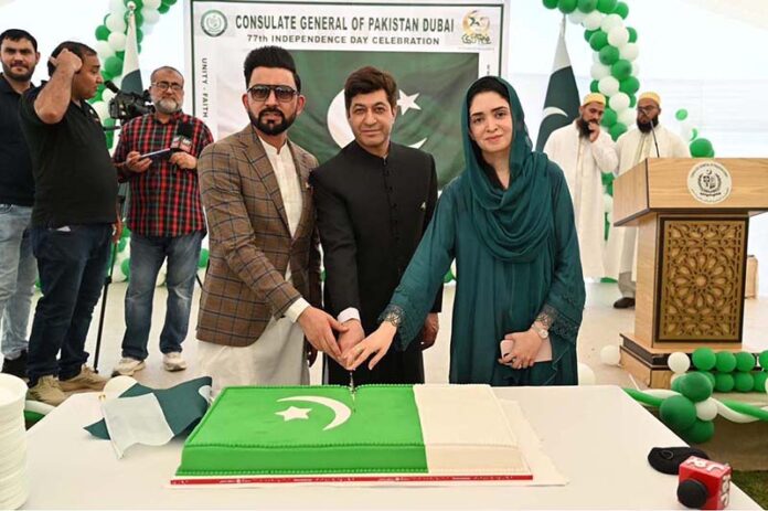 Hussain Muhammad, Consular General cutting cake during the flag hoisting ceremony held in the Consulate General of Pakistan