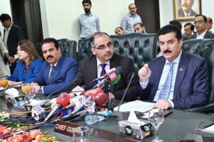 The Governor of KP, Mr. Faisal Karim Kundi, talks to media at Chamber of Commerce and Industry.