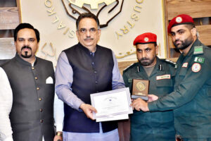 Group photo of President Chamber of Commerce Abdul Ghafoor Malik, Syed Kamal Abid Divisional Emergency Officer presenting awards to the Rescue 1122 officers