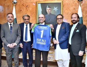 A delegation of the Sindh Premier League (SPL) presenting the SPL shirt to President Asif Ali Zardari, at Aiwan-e-Sadr.