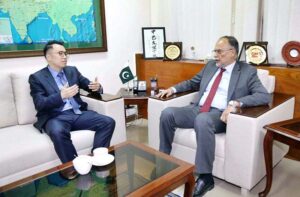 A delegation of Huawei headed by Ethan Sun, CEO Huawei Pakistan called on Planning Minister Ahsan Iqbal to discuss progress of the company's digitization initiatives in Pakistan.