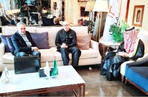 Deputy Prime Minister and Foreign Minister Senator Mohammad Ishaq Dar arrives in Saudi Arabia. He was received by Ambassador of Pakistan to Saudi Arabia, Ahmad Farooq and Director General of the Saudi Ministry of Foreign Affairs Madinah Branch Ibrahim bin Muhammad Saeed Alsobhi at Madinah Airport.