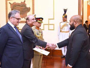 The High Commissioner- designate of Maldives, Uz Mohamed Thoha, presenting his credentials to President Asif Ali Zardari, at Aiwan-e-Sadr.