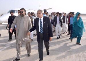 Deputy Prime Minister Muhammad Ishaq Dar and Balochistan Chief Minister Mir Sarfraz Bugti head to the Governor House from Quetta Airport.